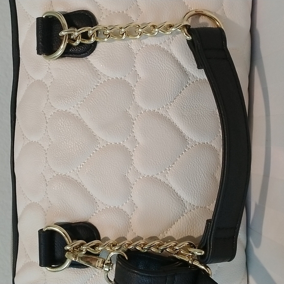 XOX BETSY JOHNSON PURSE Cream, Black, and Gold Heart Bag. - Picture 5 of 14